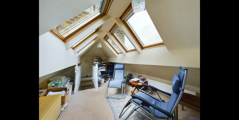 TWO BEDROOM GROUND FLOOR APARTMENT & GARAGE