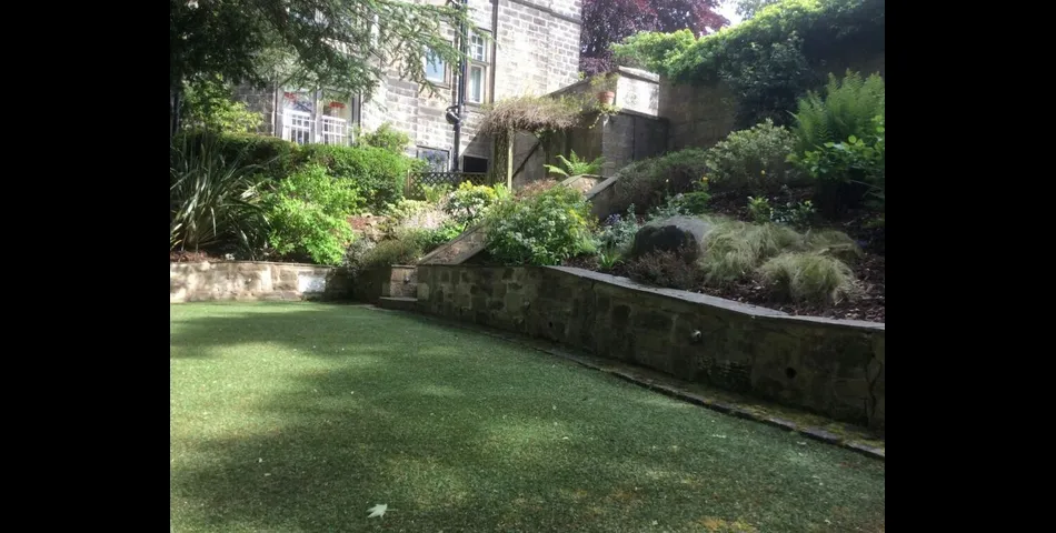 TWO BEDROOM GROUND FLOOR APARTMENT & GARAGE