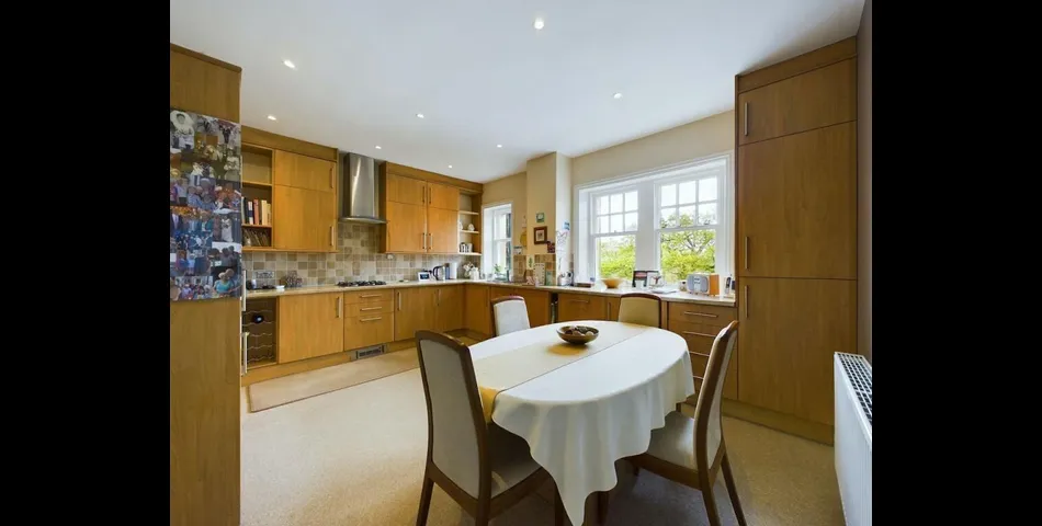 TWO BEDROOM GROUND FLOOR APARTMENT & GARAGE