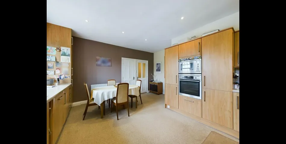TWO BEDROOM GROUND FLOOR APARTMENT & GARAGE