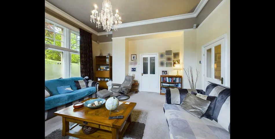 TWO BEDROOM GROUND FLOOR APARTMENT & GARAGE