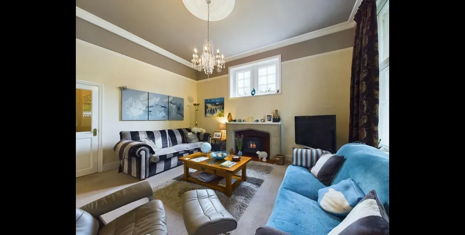 TWO BEDROOM GROUND FLOOR APARTMENT & GARAGE
