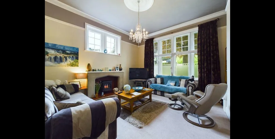 TWO BEDROOM GROUND FLOOR APARTMENT & GARAGE