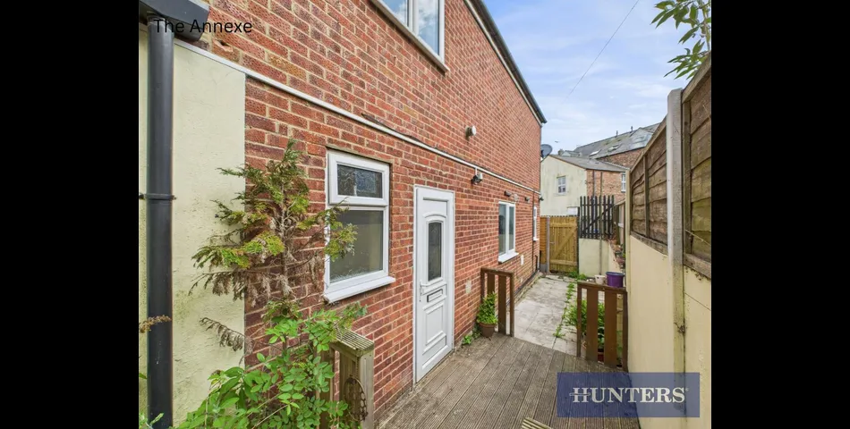 5 BEDROOM TERRACED WITH PRIVATE 2 BED ANNEXE