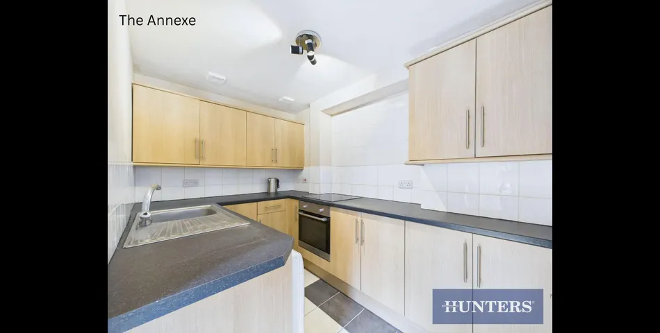 5 BEDROOM TERRACED WITH PRIVATE 2 BED ANNEXE