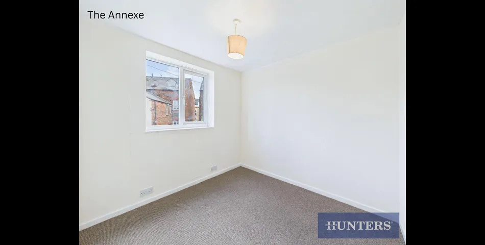 5 BEDROOM TERRACED WITH PRIVATE 2 BED ANNEXE