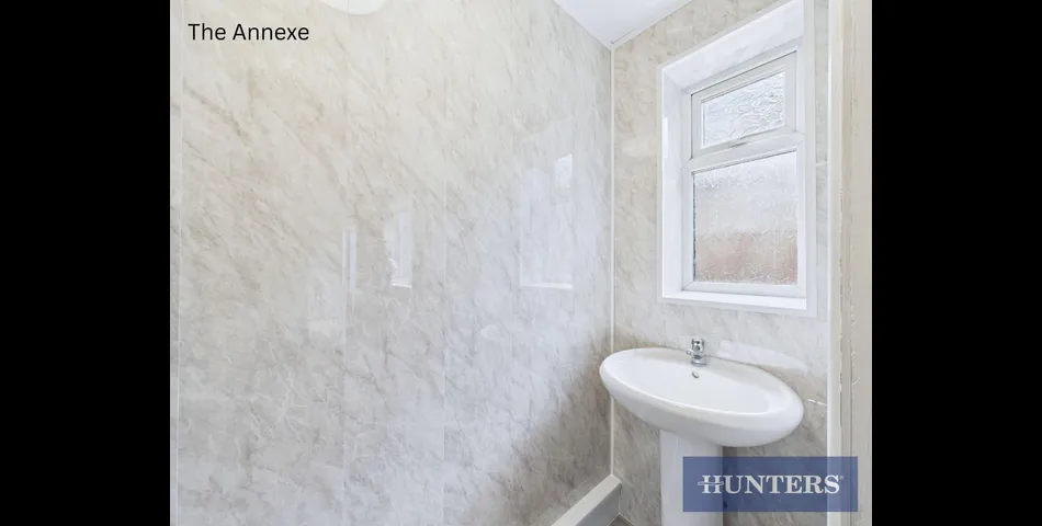 5 BEDROOM TERRACED WITH PRIVATE 2 BED ANNEXE