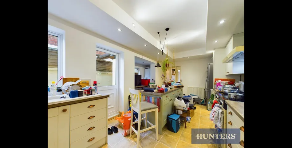 5 BEDROOM TERRACED WITH PRIVATE 2 BED ANNEXE