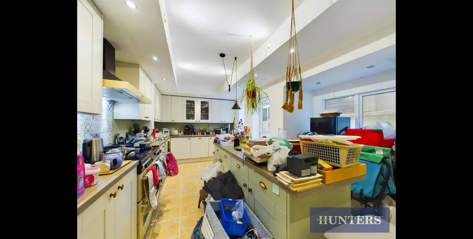 5 BEDROOM TERRACED WITH PRIVATE 2 BED ANNEXE
