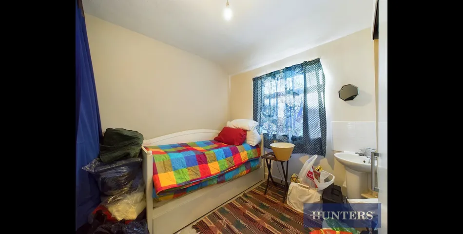 5 BEDROOM TERRACED WITH PRIVATE 2 BED ANNEXE