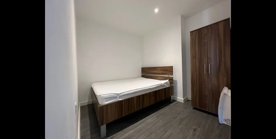 ONE BEDROOM APARTMENT - TOWN CENTRE LOCATION