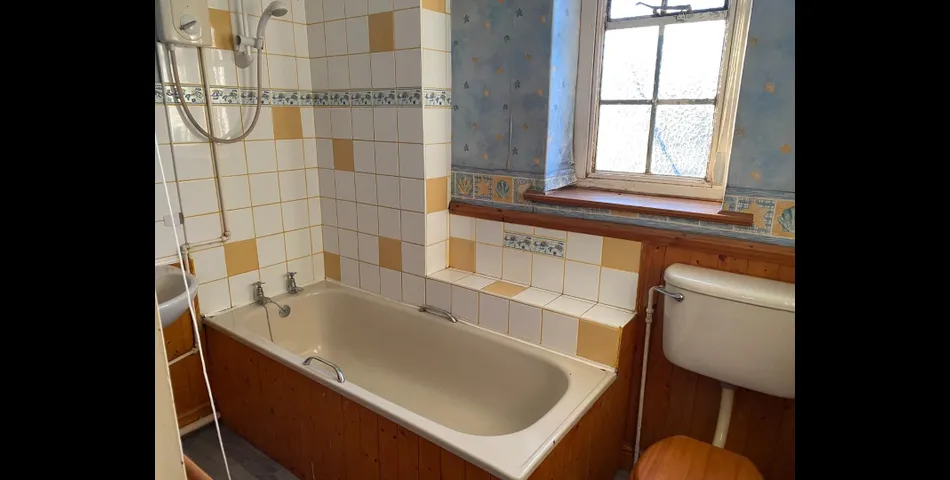 THREE BEDROOM PROPERTY IN NEED OF UPDATING