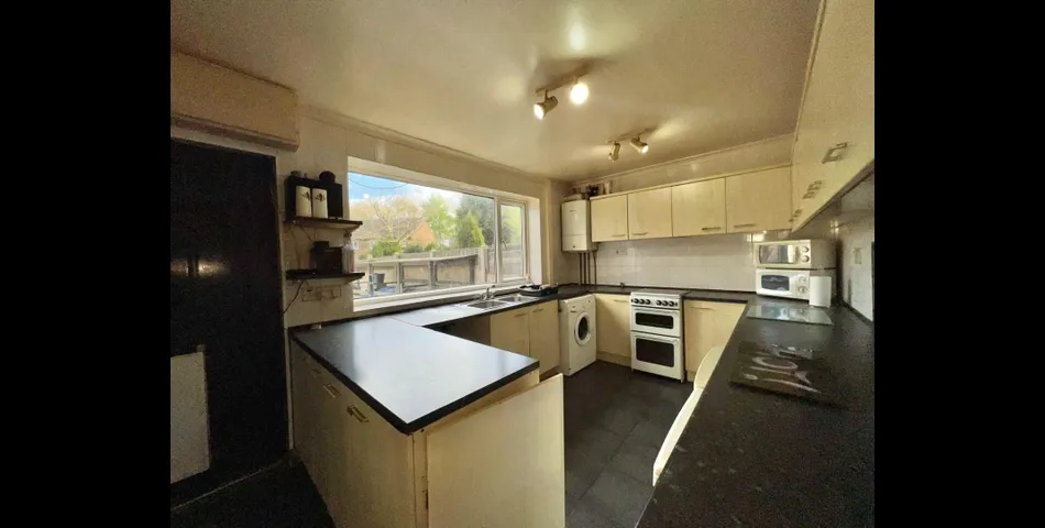 THREE BEDROOM SEMI-DETACHED PROPERTY