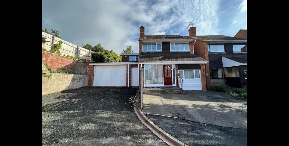 THREE BEDROOM LINK DETACHED PROPERTY