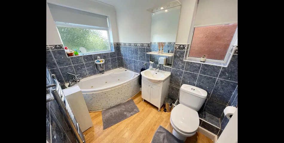 THREE BEDROOM LINK DETACHED PROPERTY