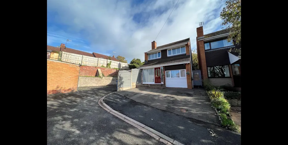 THREE BEDROOM LINK DETACHED PROPERTY