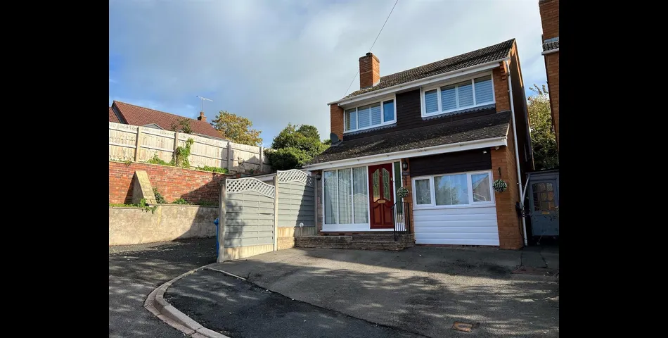 THREE BEDROOM LINK DETACHED PROPERTY