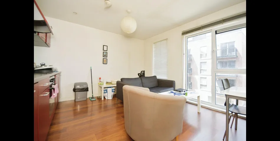 ONE BEDROOM APARTMENT