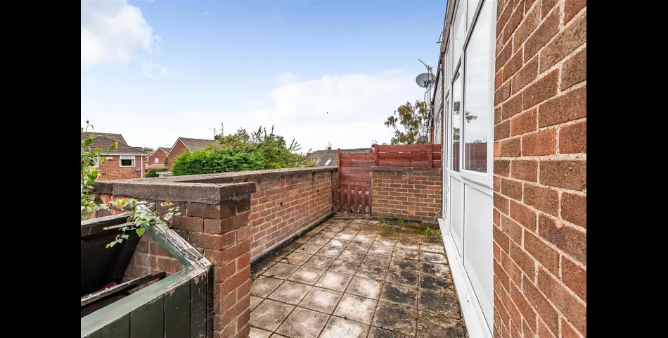 TWO BEDROOM FIRST FLOOR APARTMENT IN NEED OF REFURBISHMENT