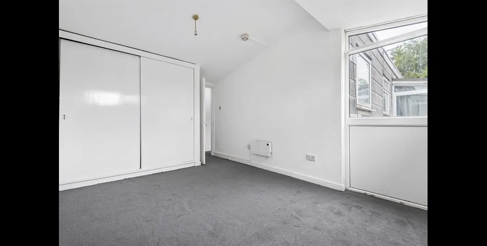 TWO BEDROOM FIRST FLOOR APARTMENT IN NEED OF REFURBISHMENT