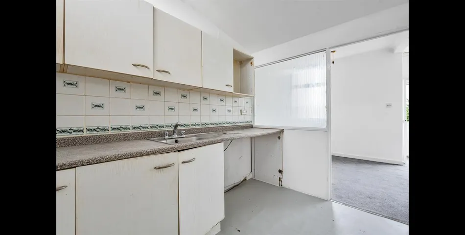 TWO BEDROOM FIRST FLOOR APARTMENT IN NEED OF REFURBISHMENT