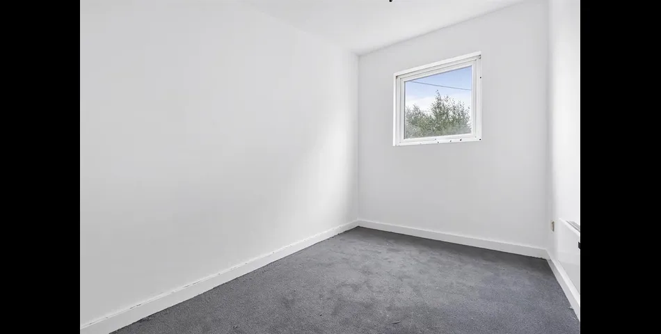 TWO BEDROOM FIRST FLOOR APARTMENT IN NEED OF REFURBISHMENT