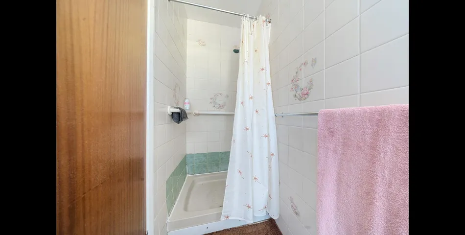 THREE BEDROOM, TWO BATHROOM DETACHED BUNGALOW
