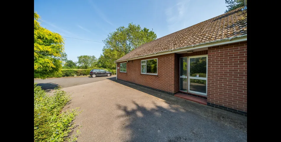 THREE BEDROOM, TWO BATHROOM DETACHED BUNGALOW