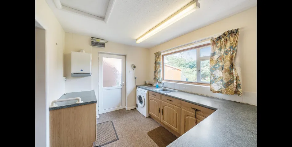 THREE BEDROOM, TWO BATHROOM DETACHED BUNGALOW