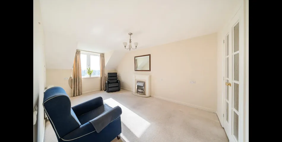 ONE BEDROOM SECOND FLOOR APARTMENT FOR OVER 60'S