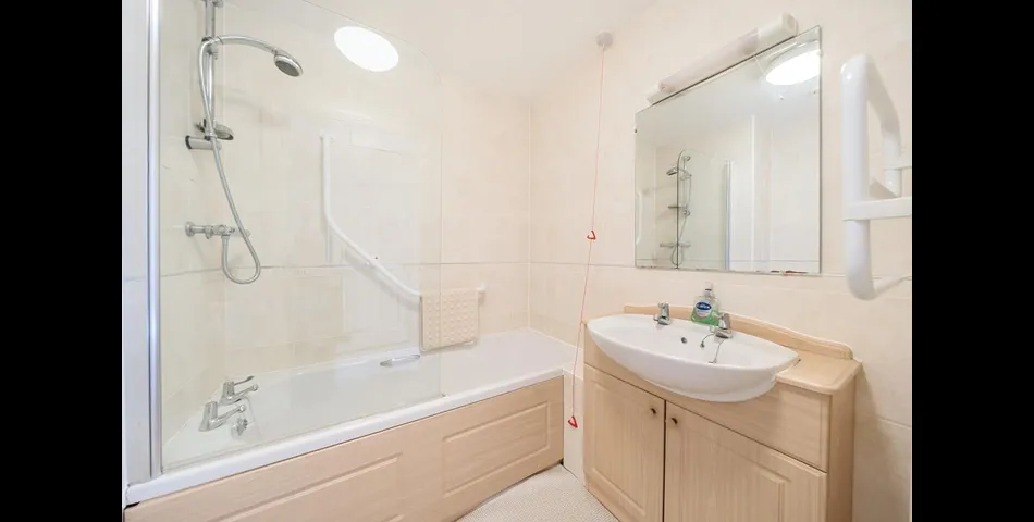 ONE BEDROOM SECOND FLOOR APARTMENT FOR OVER 60'S