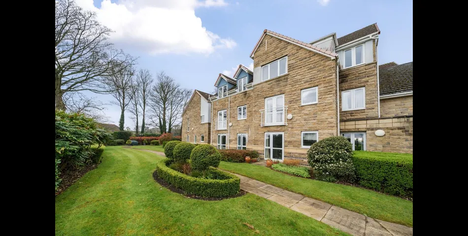 ONE BEDROOM SECOND FLOOR APARTMENT FOR OVER 60'S