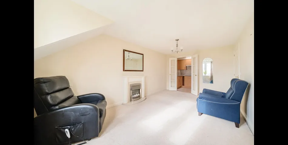 ONE BEDROOM SECOND FLOOR APARTMENT FOR OVER 60'S