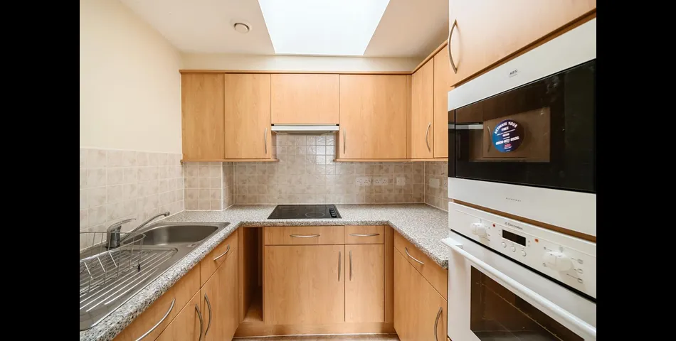 ONE BEDROOM SECOND FLOOR APARTMENT FOR OVER 60'S