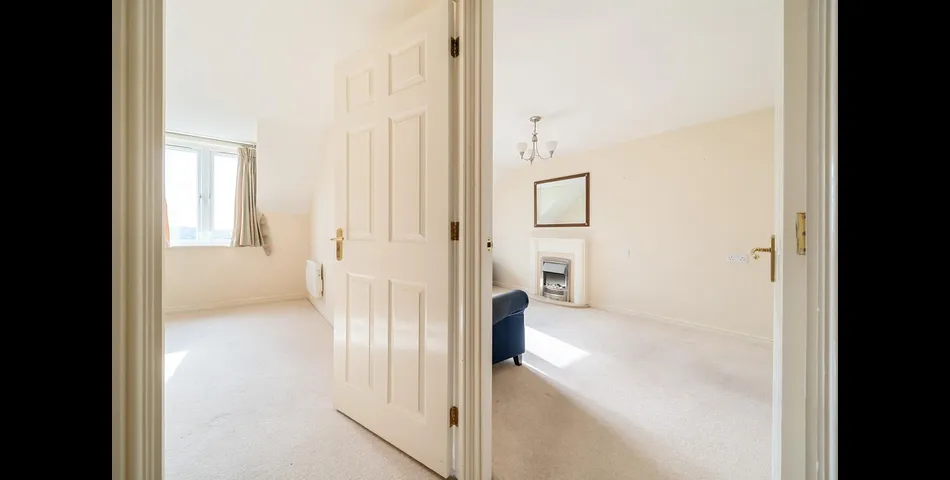 ONE BEDROOM SECOND FLOOR APARTMENT FOR OVER 60'S