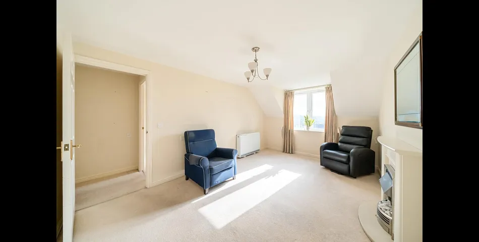 ONE BEDROOM SECOND FLOOR APARTMENT FOR OVER 60'S