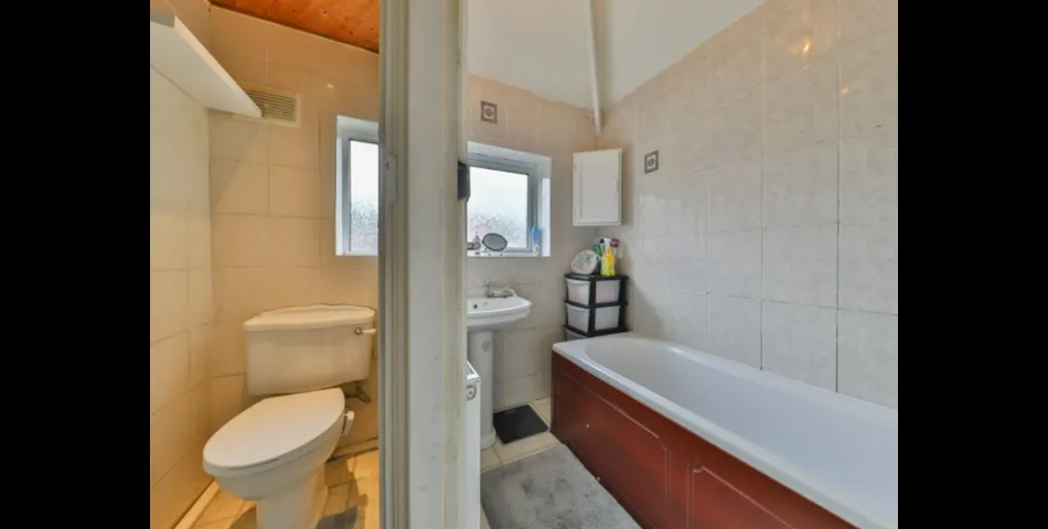 THREE BEDROOM SEMI-DETACHED PROPERTY
