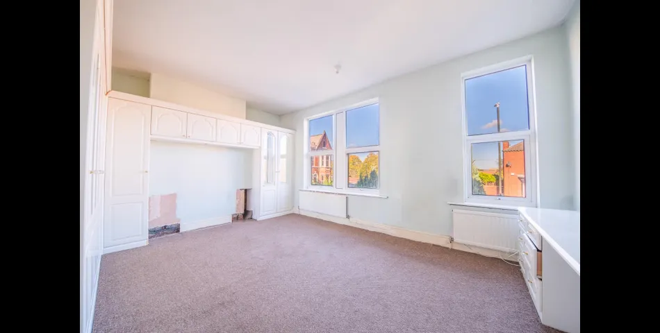 FIVE BEDROOM VICTORIAN PROPERTY