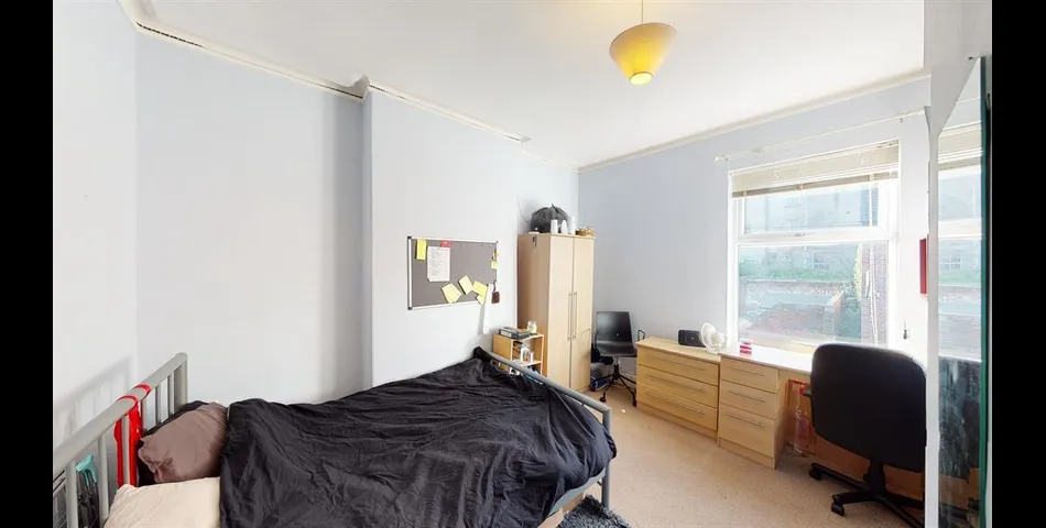 FIVE BEDROOM LICENSED HMO TERRACED PROPERTY