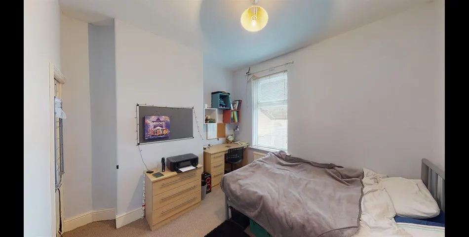 FIVE BEDROOM LICENSED HMO TERRACED PROPERTY