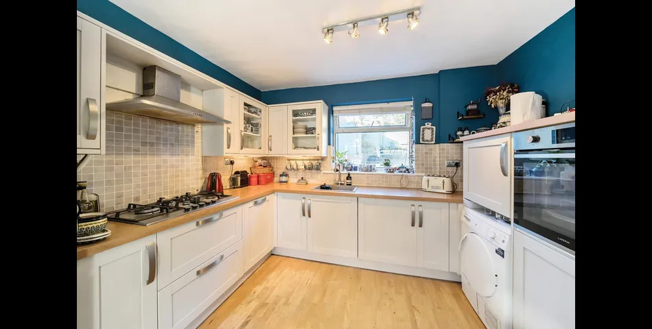 THREE BEDROOM SEMI-DETACHED PROPERTY