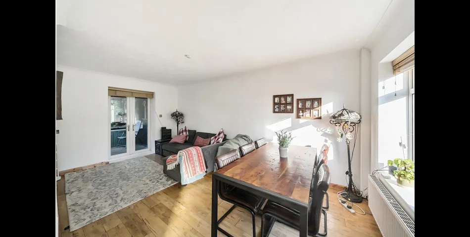 THREE BEDROOM SEMI-DETACHED PROPERTY