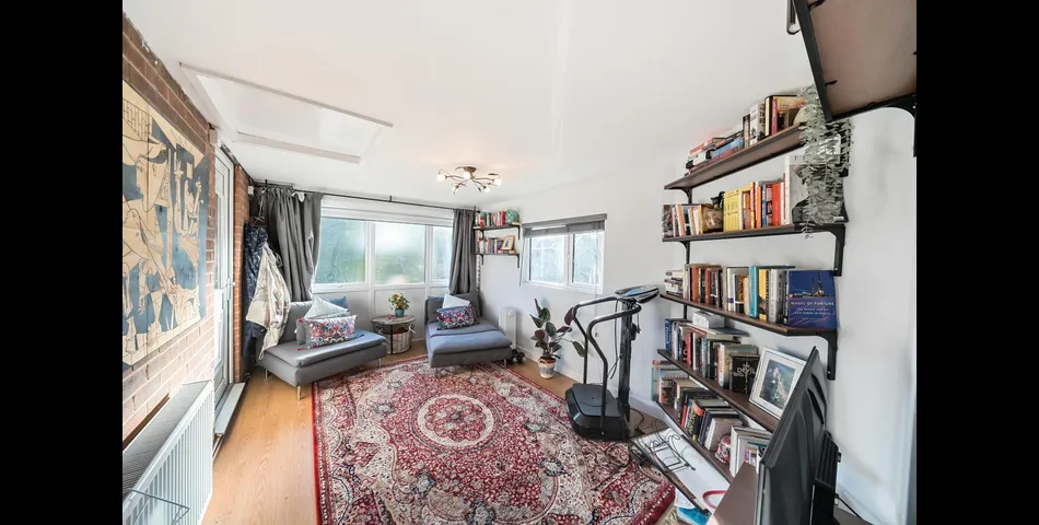 THREE BEDROOM SEMI-DETACHED PROPERTY
