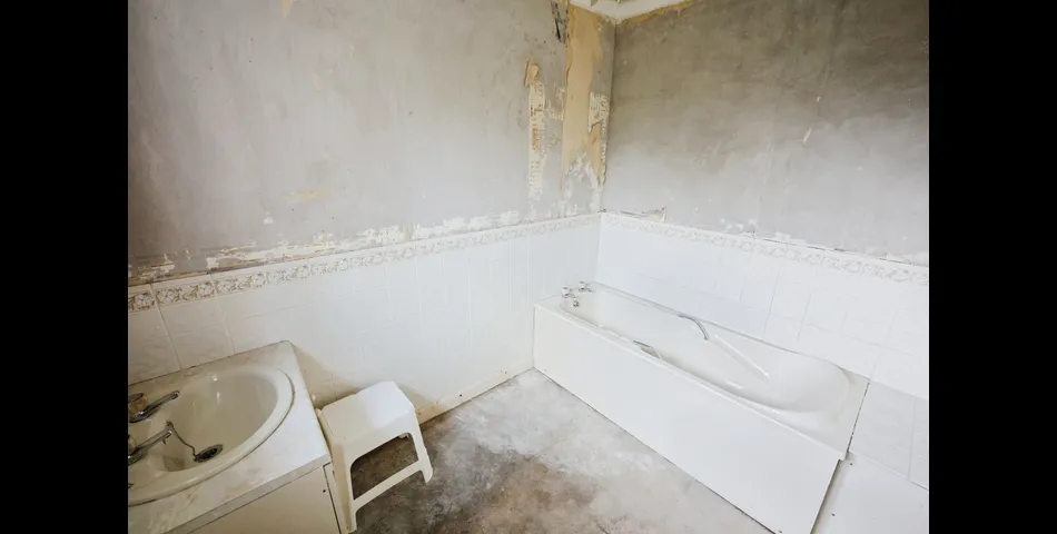 FIVE BEDROOM, TWO BATHROOM PROPERTY