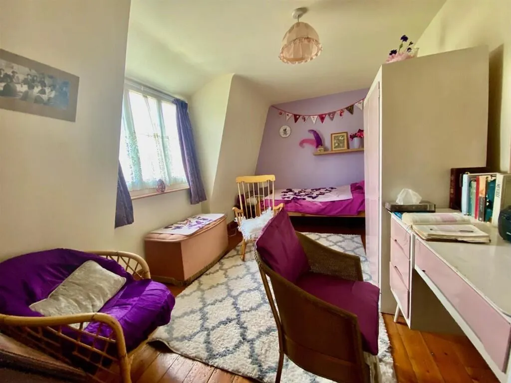 5 bed Detached