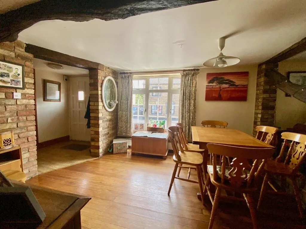 5 bed Detached
