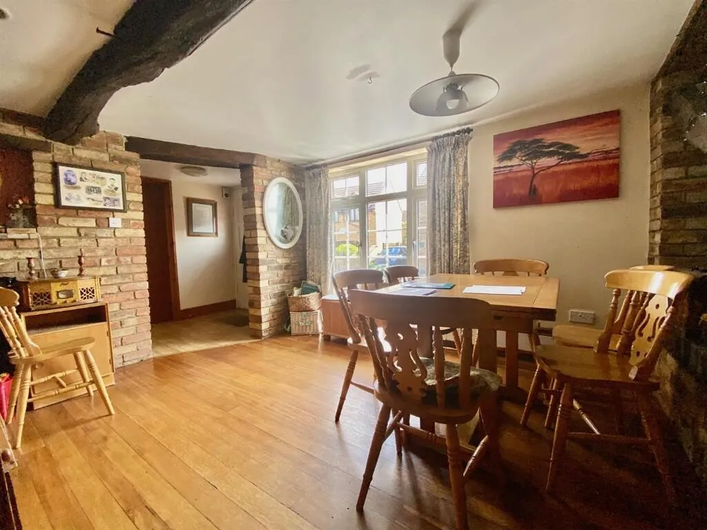 5 bed Detached