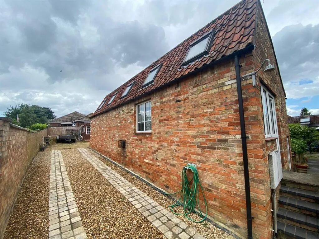 5 bed Detached