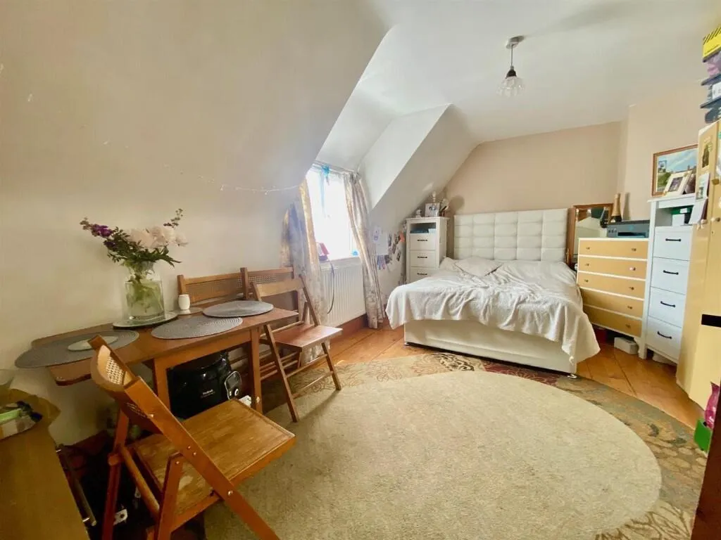 5 bed Detached