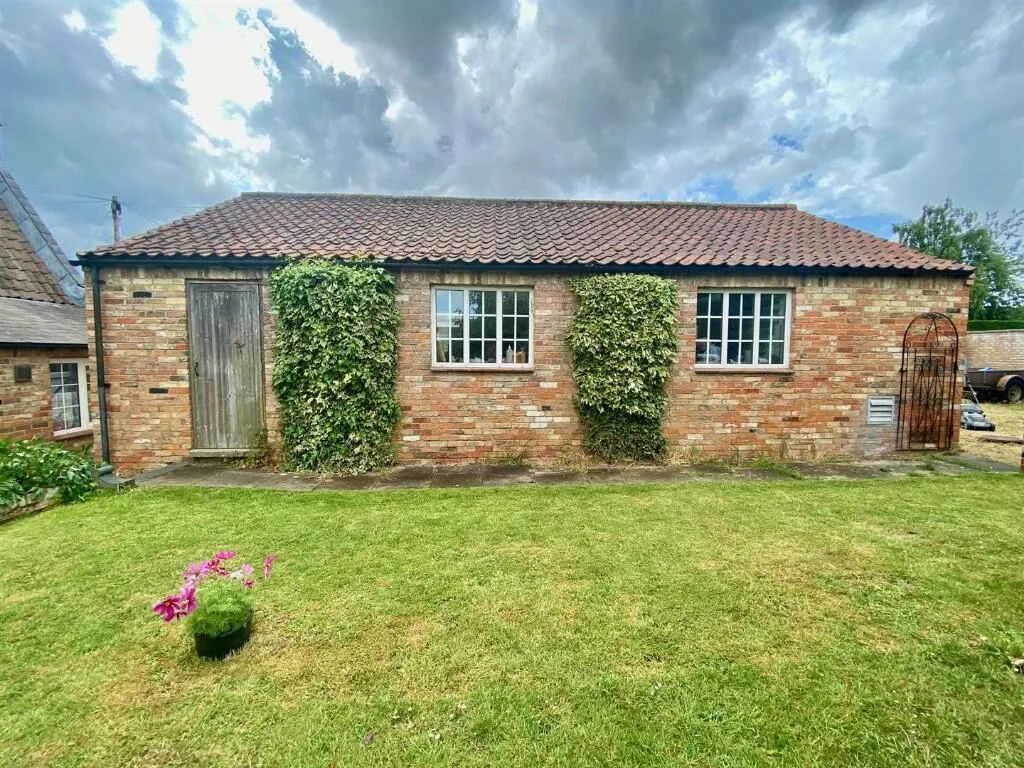 5 bed Detached